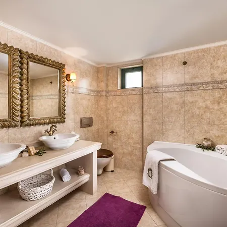 Luxury Golden Crest With Private Swimming Pool * Hersonissos (Crete)