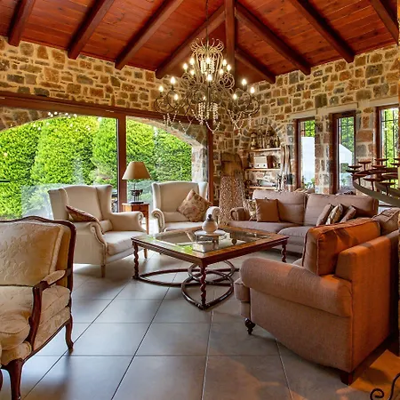 Luxury Golden Crest With Private Pool *