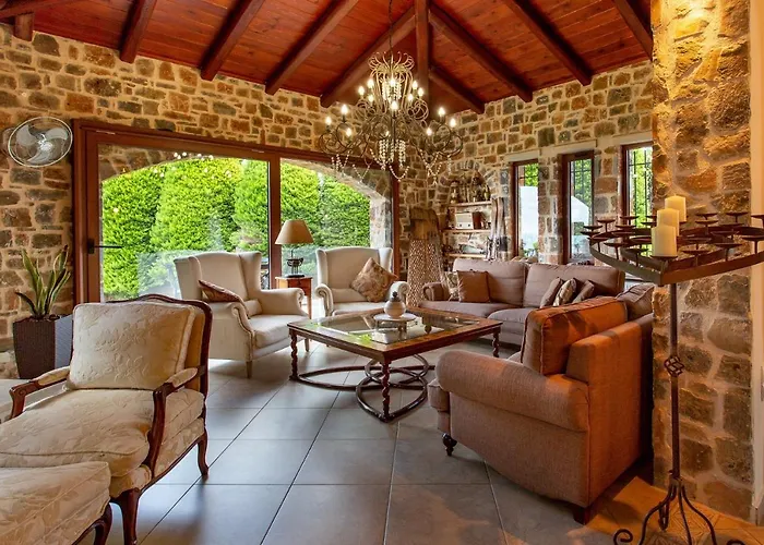 Luxury Golden Crest With Private Pool *