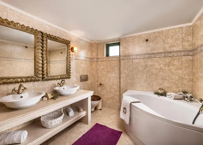 Luxury Golden Crest With Private Pool * 赫索尼索斯