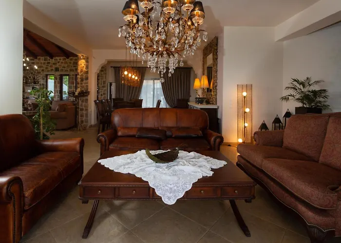 Luxury Golden Crest With Private Pool Herszonisszosz